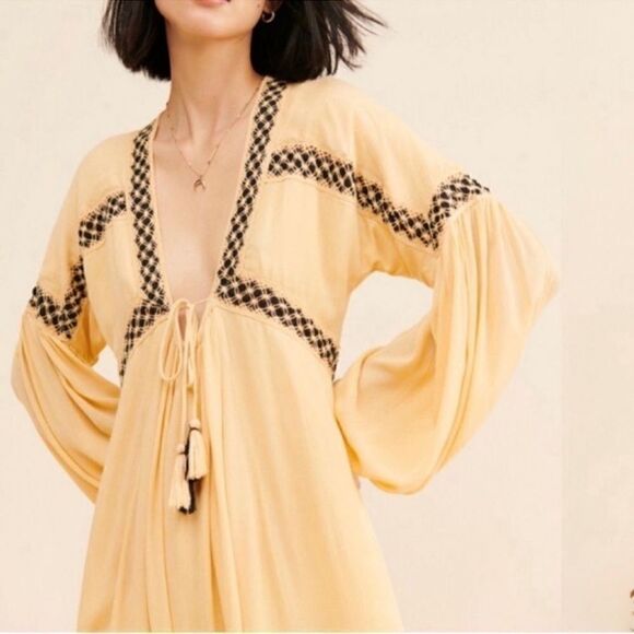 Raga Yellow LongSleeve Oversized Maxi
Dress(Size Small) - Picture 9 of 10